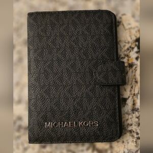 Michael Kors Jet Set Travel Passport Wallet Case